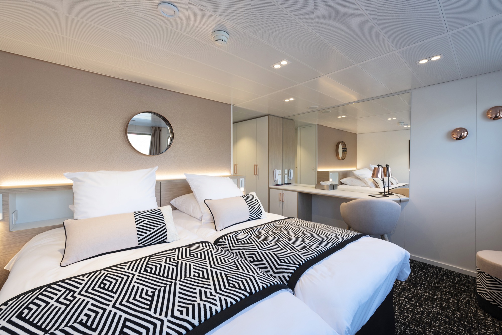 CroisiEurope MS Renoir Cabin Superior 2.jpg